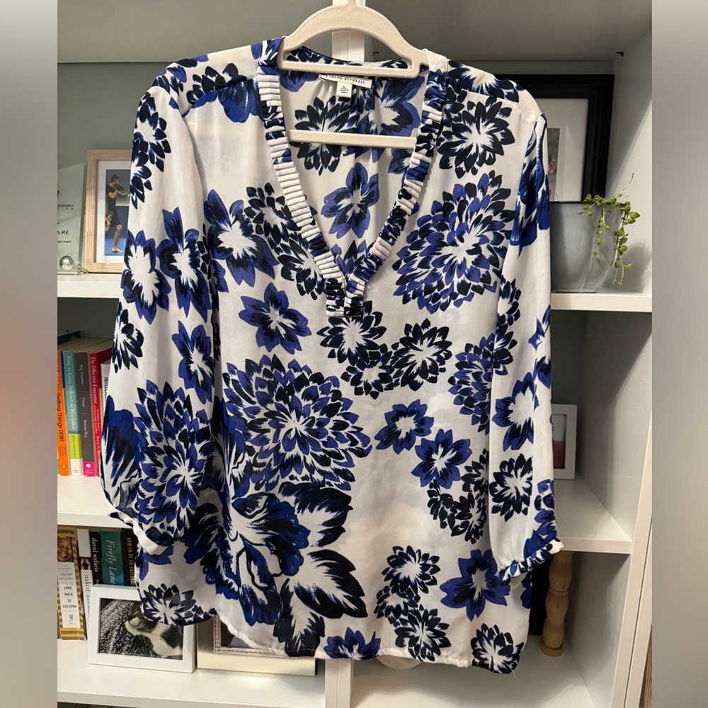 Banana Republic Blue and Black Floral Blouse - EUC - XL